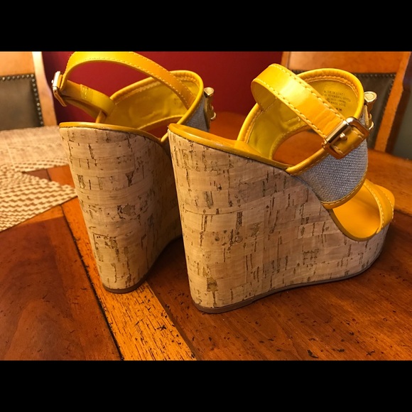 Size 8 - Picture 3 of 6